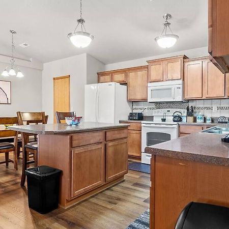 래피드시티 Convenient Townhouse - Near Airport 빌라 외부 사진