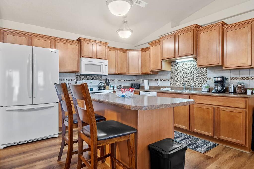 래피드시티 Convenient Townhouse - Near Airport 빌라 외부 사진