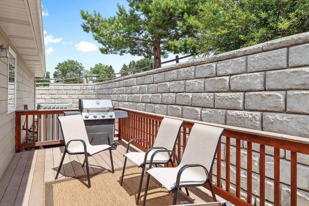 래피드시티 Convenient Townhouse - Near Airport 빌라 외부 사진