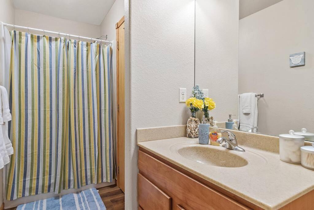 래피드시티 Convenient Townhouse - Near Airport 빌라 외부 사진