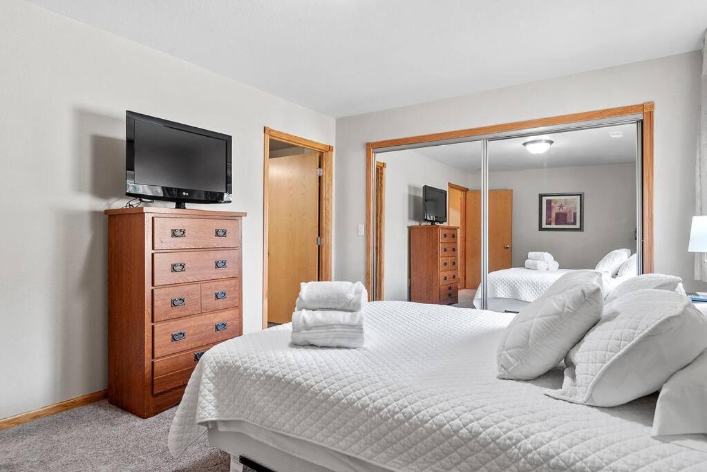 래피드시티 Convenient Townhouse - Near Airport 빌라 외부 사진